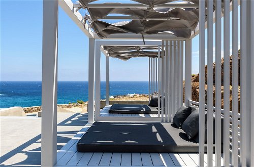 Photo 18 - Mykonos Big Blue Villas & Suites At The Seaside