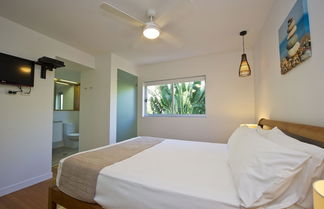 Photo 2 - Maggies Beachfront Apt. 4