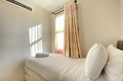 Photo 5 - Cozy And Serene 2Br Apartment At Parahyangan Residence