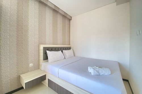 Photo 3 - Cozy And Serene 2Br Apartment At Parahyangan Residence