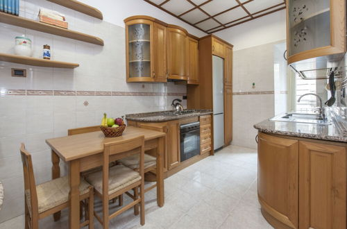 Photo 10 - Captivating Apartment in Rome Center Sleeps 8 pax
