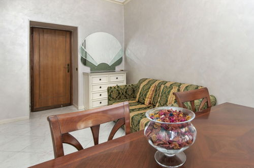 Foto 21 - Captivating Apartment in Rome Center Sleeps 8 pax