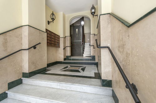 Foto 20 - Captivating Apartment in Rome Center Sleeps 8 pax