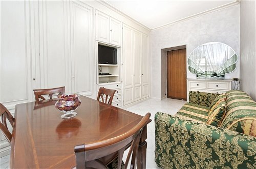 Photo 14 - Captivating Apartment in Rome Center Sleeps 8 pax