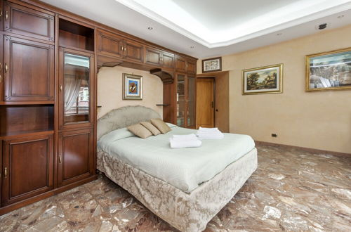Photo 3 - Captivating Apartment in Rome Center Sleeps 8 pax