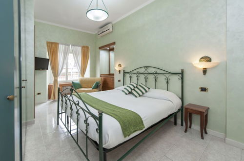 Foto 5 - Captivating Apartment in Rome Center Sleeps 8 pax