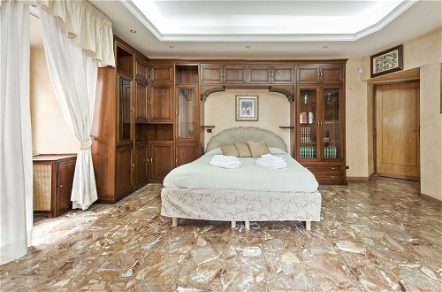 Photo 6 - Captivating Apartment in Rome Center Sleeps 8 pax