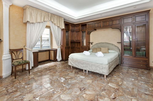 Foto 2 - Captivating Apartment in Rome Center Sleeps 8 pax