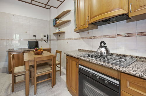 Foto 11 - Captivating Apartment in Rome Center Sleeps 8 pax