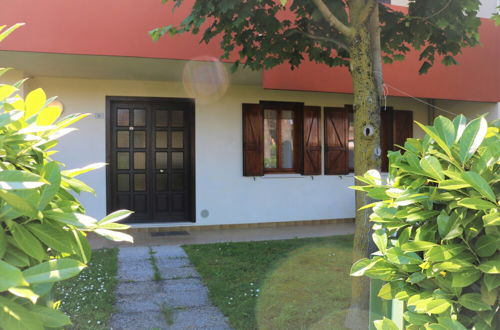 Photo 11 - Lovely Villa With Private Fenced Garden