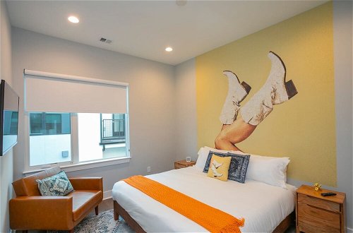 Photo 26 - Franklin by Avantstay Trendy Townhouse in Great Location w/ Private Roof Top Patio