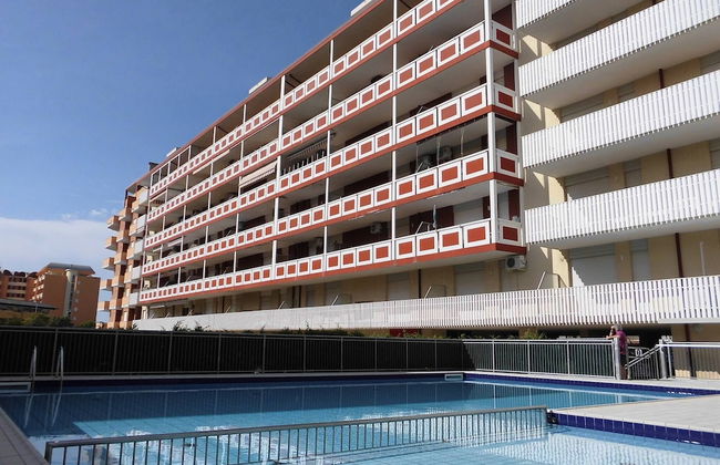 Holiday by the Pool - Lovely Flat With Balcony - Foto 1