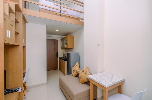 Photo 6 - Elegant And Comfy Studio Loft Apple 1 Condovilla Apartment