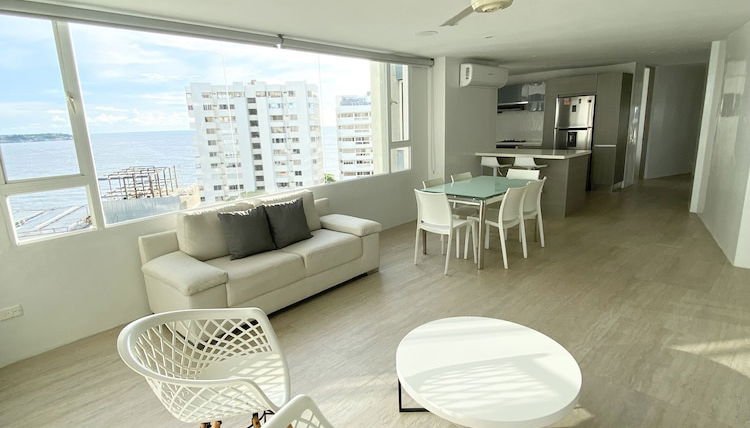 Photo 1 - 3 Bedroom Apartment Facing The Sea With Air Conditioning And Wifi