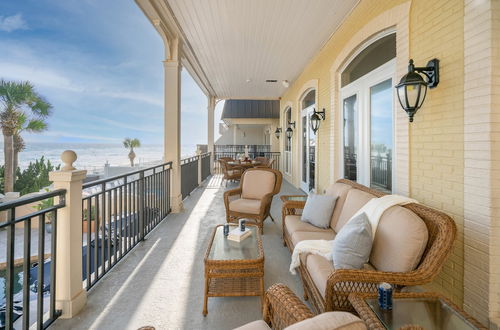 Photo 10 - Promenade by Avantstay Beach Front Mansion w/ Breathtaking Views & Pool