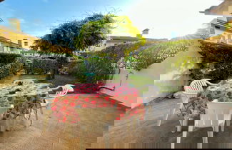Foto 1 - Homely Villa With Private Garden and Shared Pool