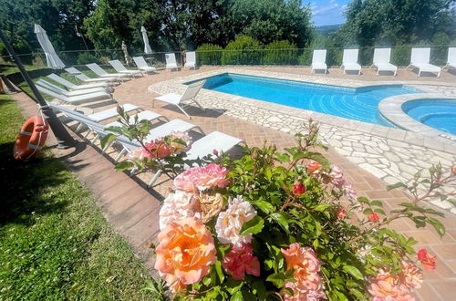 Photo 53 - Pool and Jacuzzi - Charming Villa in Umbria - Sleeps 24 - Lake View