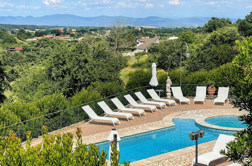 Photo 57 - Pool and Jacuzzi - Charming Villa in Umbria - Sleeps 24 - Lake View