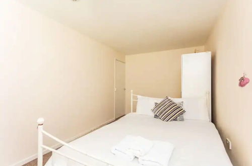 Photo 2 - Homely 2 Bedroom House in Kennington With Garden