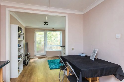 Photo 1 - Homely 2 Bedroom House in Kennington With Garden
