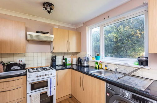 Photo 9 - Homely 2 Bedroom House in Kennington With Garden