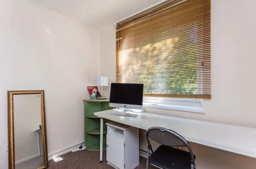 Photo 6 - Homely 2 Bedroom House in Kennington With Garden