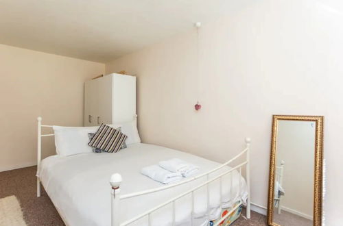 Photo 5 - Homely 2 Bedroom House in Kennington With Garden