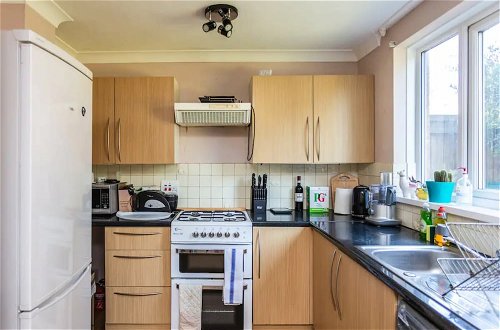 Photo 11 - Homely 2 Bedroom House in Kennington With Garden