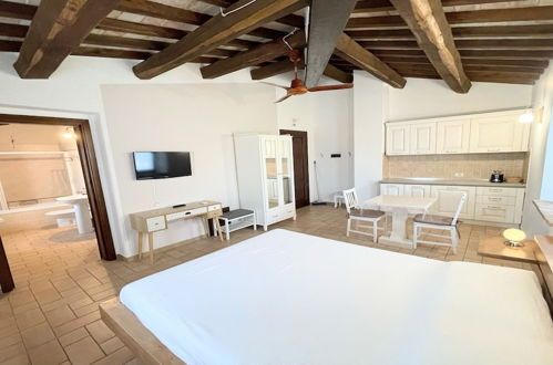 Foto 9 - Sleeps 11 - Huge Charming Italian Villa & Pool - Aircon - Wifi