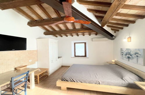 Foto 17 - Spello By The Pool - Sleeps 11 - Wifi, air Con, Pool for Your Exclusive use