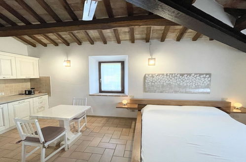 Foto 16 - Spello By The Pool - Sleeps 11 - Wifi, air Con, Pool for Your Exclusive use