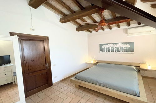 Foto 4 - Spello By The Pool - Sleeps 11 With Large Private Pool, Meditation Park - exc