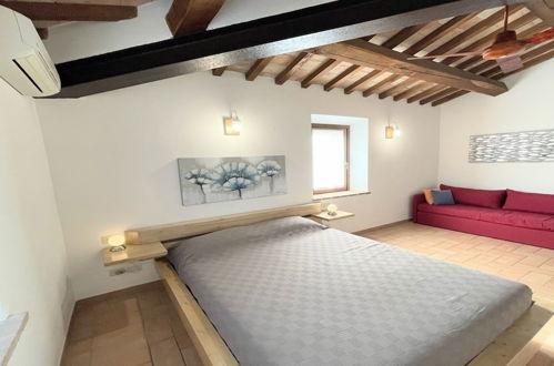 Foto 19 - Amazing Contemporary Villa With Pool - Italian Style Spelloissima - Sleeps 11