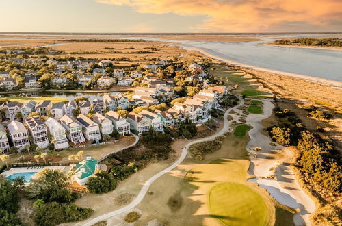 Photo 25 - High Tide By Avantstay Incredible Beach Front Home w/ Pool