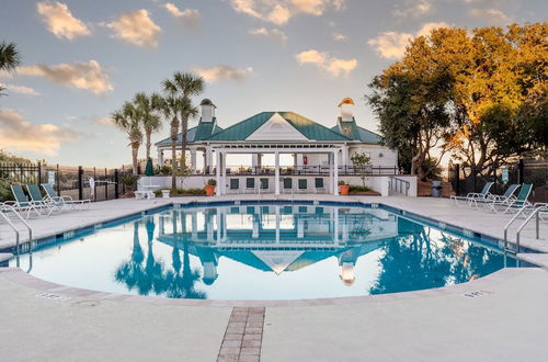 Photo 28 - High Tide By Avantstay Incredible Beach Front Home w/ Pool