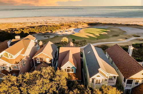 Photo 16 - High Tide By Avantstay Incredible Beach Front Home w/ Pool