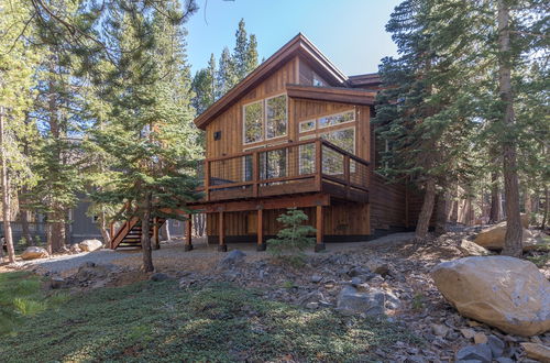 Photo 1 - Sawtooth by Avantstay Spacious Pine Tree Cabin w/ Hot Tub