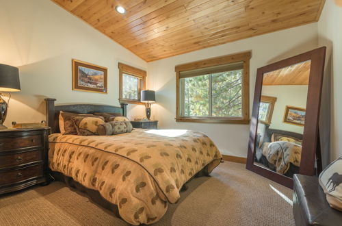 Photo 20 - Sawtooth by Avantstay Spacious Pine Tree Cabin w/ Hot Tub