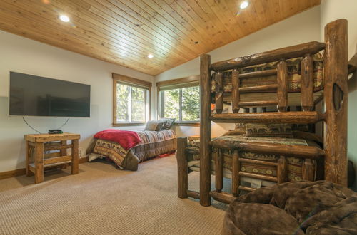 Photo 3 - Sawtooth by Avantstay Spacious Pine Tree Cabin w/ Hot Tub