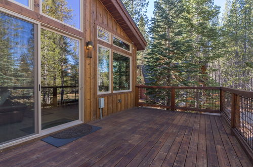 Photo 6 - Sawtooth by Avantstay Spacious Pine Tree Cabin w/ Hot Tub