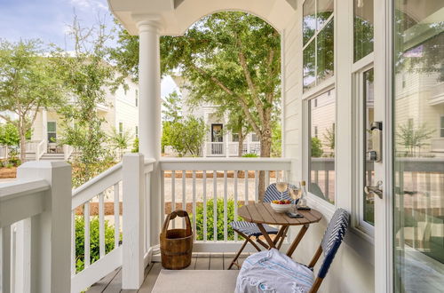 Photo 34 - Hiker House by Avantstay Beachy 4BR w/ Communal Pool + Porch