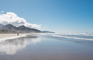 Photo 2 - Blue Starfish by Avantstay Ocean Views & Direct Cannon Beach Access