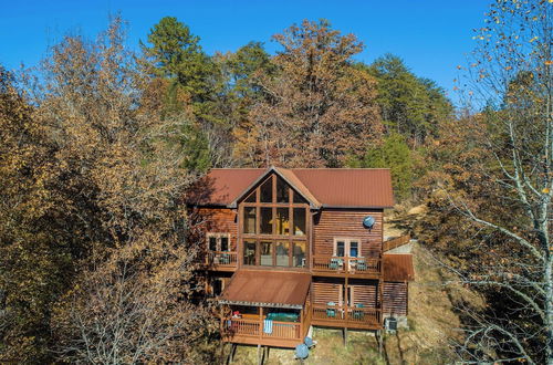 Photo 27 - Hazel by Avantstay Cliffside Modern Cabin w/ Incredible Views & Hot Tub