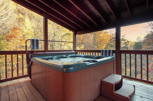 Photo 37 - Hazel by Avantstay Cliffside Modern Cabin w/ Incredible Views & Hot Tub