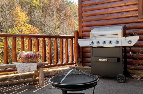 Photo 17 - Hazel by Avantstay Cliffside Modern Cabin w/ Incredible Views & Hot Tub