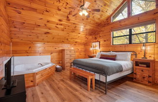 Foto 2 - Hazel by Avantstay Cliffside Modern Cabin w/ Incredible Views & Hot Tub