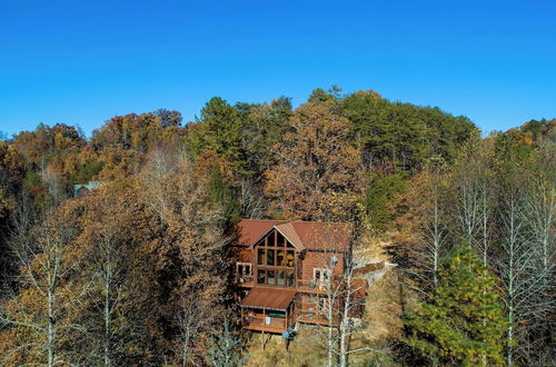 Photo 29 - Hazel by Avantstay Cliffside Modern Cabin w/ Incredible Views & Hot Tub