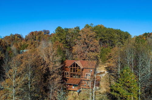 Photo 19 - Hazel by Avantstay Cliffside Modern Cabin w/ Incredible Views & Hot Tub