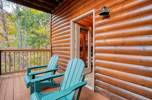 Photo 20 - Hazel by Avantstay Cliffside Modern Cabin w/ Incredible Views & Hot Tub