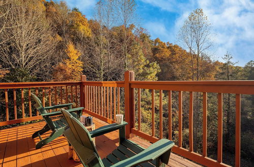 Photo 19 - Hazel by Avantstay Cliffside Modern Cabin w/ Incredible Views & Hot Tub